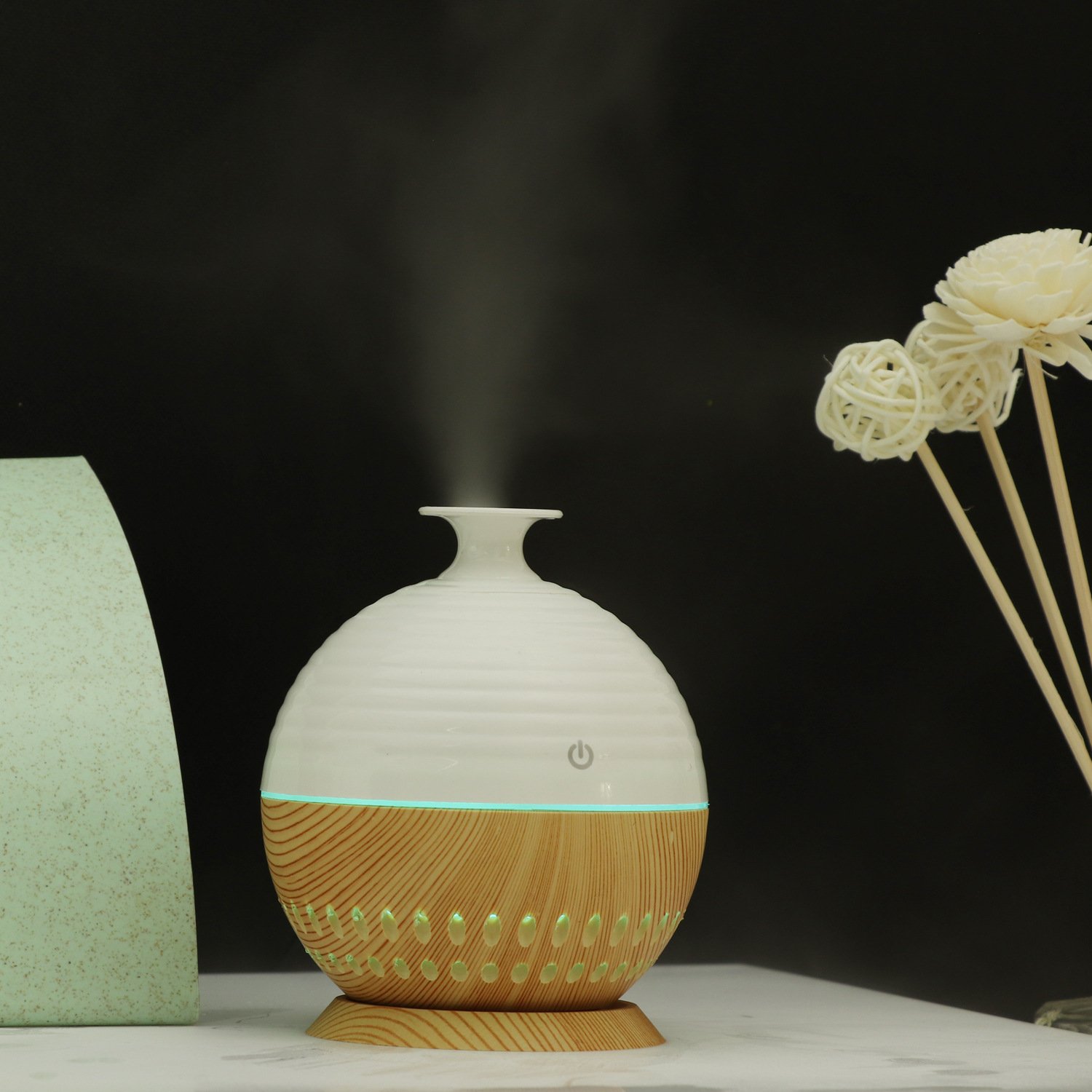 4f88f1699a03a0df8e9cd4be60fdcb23.jpg White & Black Flame-Mist Humidifier - Image 1